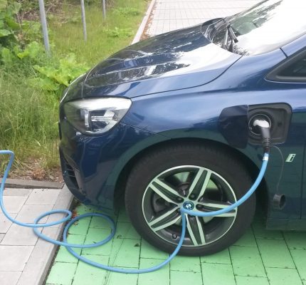 Glaubensfrage Hybrid: Wie ergänzt der Elektromotor den Verbrennungsmotor?