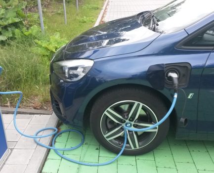 Glaubensfrage Hybrid: Wie ergänzt der Elektromotor den Verbrennungsmotor?